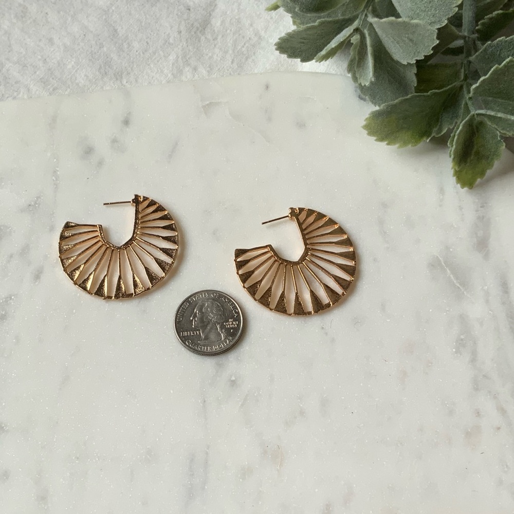 The Sylas - Geometric Chunky Gold Hoops - Picture 4 of 8